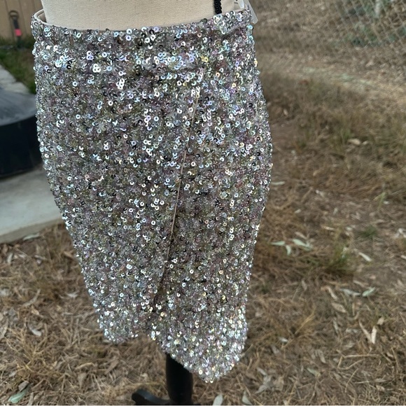 Aakaa Silver Pencil Skirt for Cocktail Night Out - Picture 3 of 6